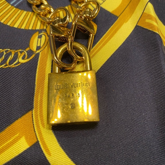 Authentic LV key lock bracelet in excellent condition - Picture 3 of 3